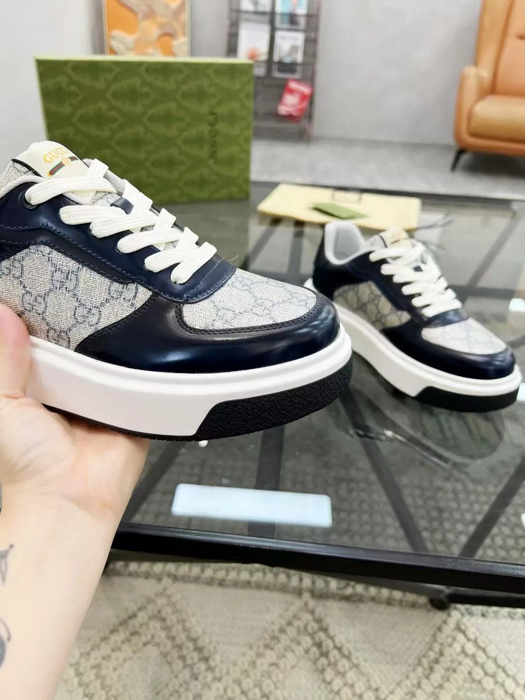 Factory price: 480💰New men's shoes GUCCI [Lightning] latest shoes shipped. Original quality, fashionable, made of special materials, sheepskin lining, brand new packaging. The foot feels super comfortable and the workmanship is impeccable. Size: 38-44, customized 45